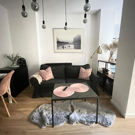 Garden Place Apartment Варшава Экстерьер фото